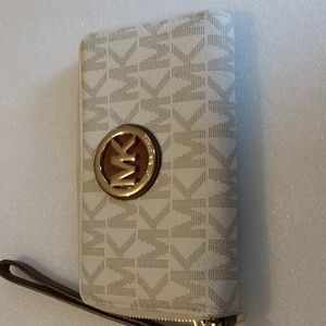 Michael Kors zippered wallet